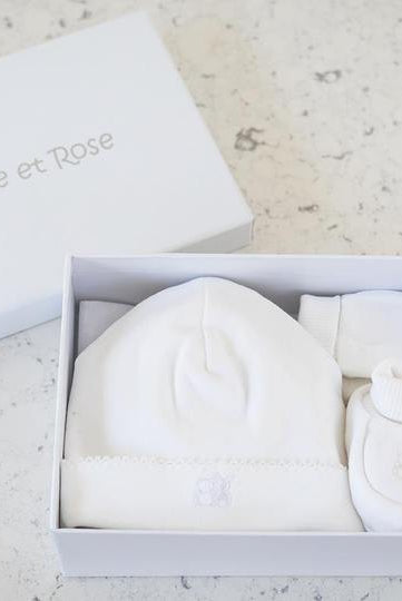Baby white hat booties and mitts set - Mamas Hospital Bag